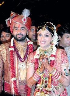 Bollywood star Shilpa Shetty marries in glittering ceremony