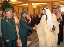 King receives princes, top officials