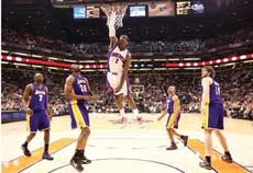 Stoudemire makes hay while the Suns shine