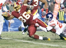 Giants crush Redskins to remain in playoff hunt