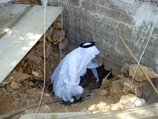 Thief caught digging tunnel to enter shop