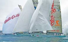 3 yachts in early duel in Sydney-Hobart race