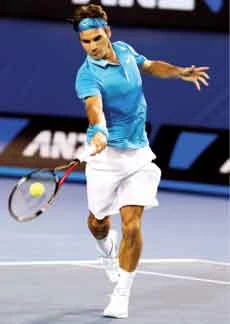 Federer shows he's still king of center court