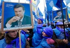Ukraine PM pressed to concede