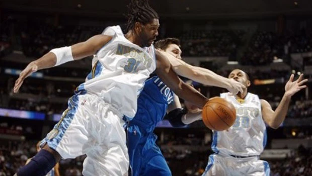 Nuggets rout Mavs in Western showdown