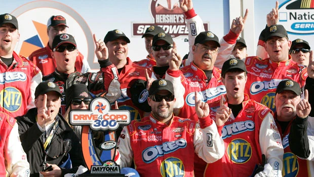 Stewart rolls to 5th Daytona win in last 6 races