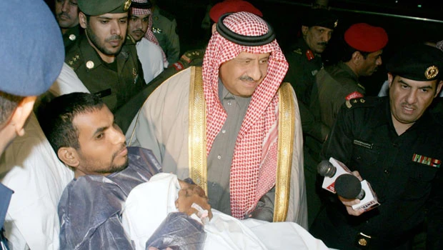 Rebels free first of five captive Saudi soldiers