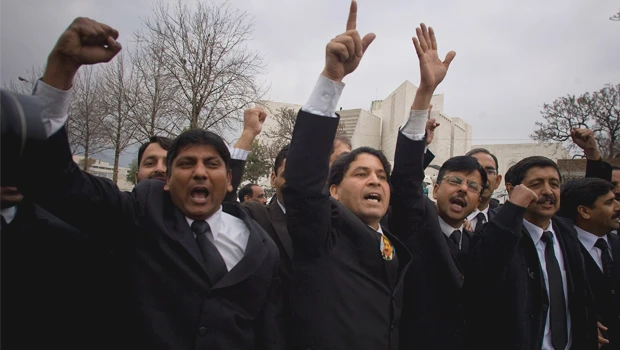 Pakistani lawyers boycott courts