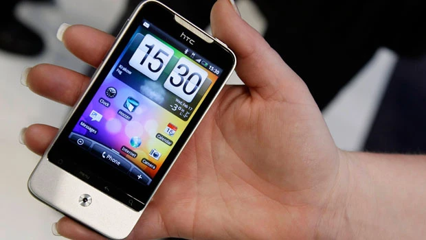 Tablets, smartbooks aim to fill PC-phone gap