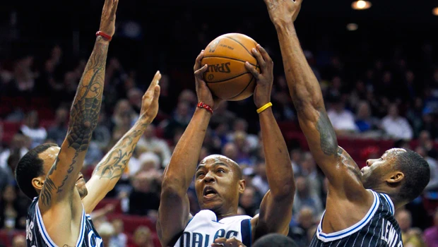 Mavericks strong in defense to beat Magic