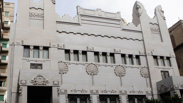 Makeshift bomb thrown at Cairo synagogue, no dead