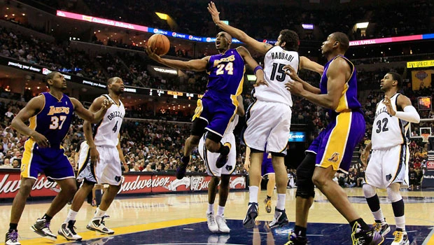 Kobe returns, hits winner in Memphis