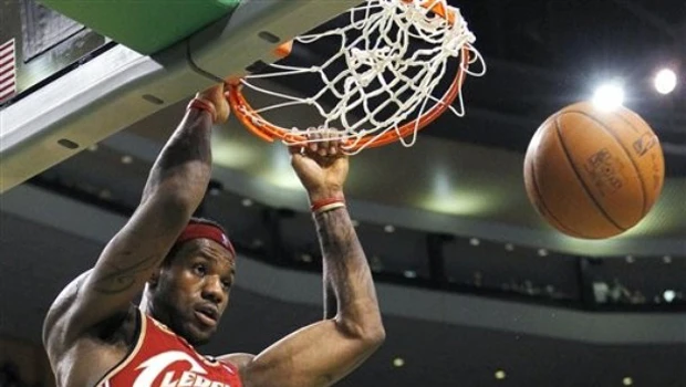 Cavaliers blow past stagnant Celtics