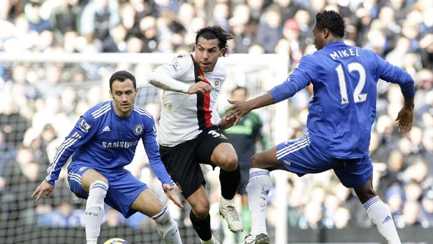 Title race wide open as leaders Chelsea humbled by Man City