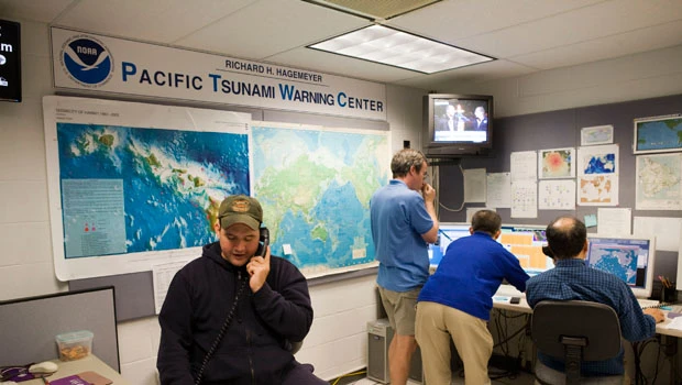Tsunami hits French Polynesia; Pacific on watch