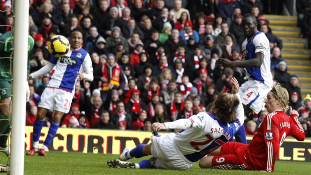 Spurs, Reds win in battle for fourth place