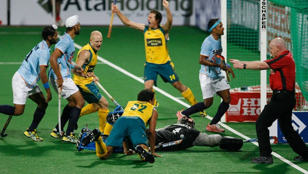 Back-to-back wins push England to top