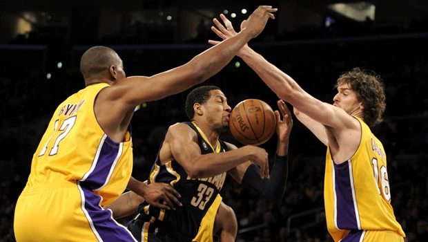 Heat dig deep late to beat Warriors