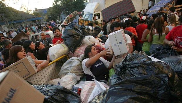 Chile military rolls out post-quake aid effort