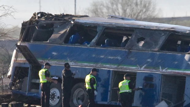 6 people killed in bus crash south of Phoenix