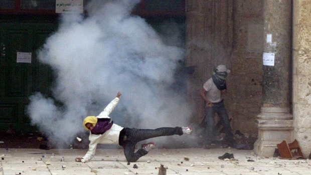 Clashes erupt at sacred compound in Jerusalem