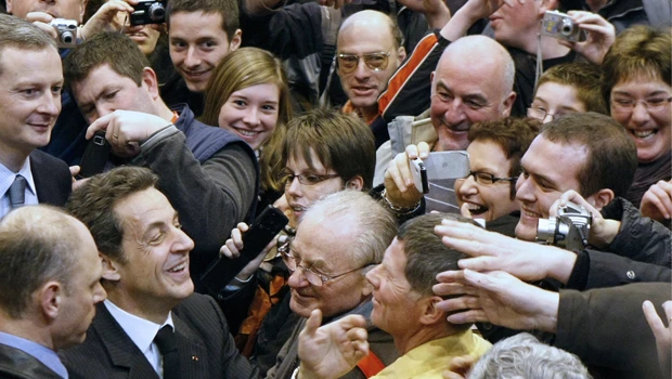Sarkozy vows support for debt-hit Greece