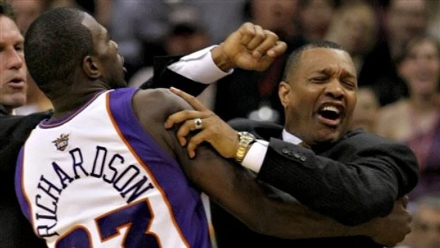 Phoenix fumes as Lakers down Suns