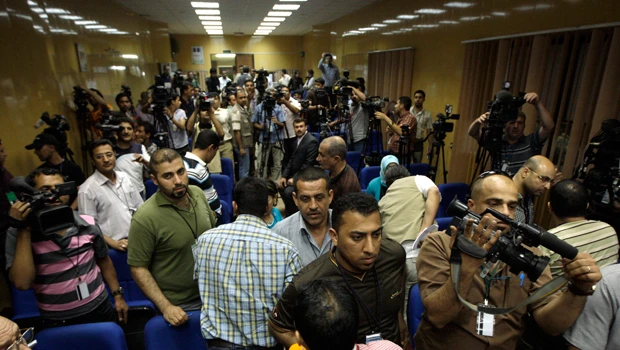 Challenger overtakes Iraq PM in overall vote count