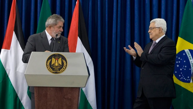 Brazilian president places wreath on Arafat's tomb