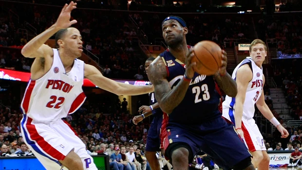 Cavaliers score rare sweep of Pistons
