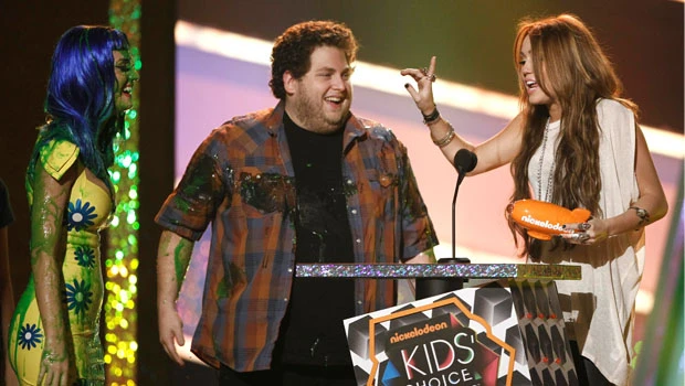 Lautner, Miley Cyrus win Kids' Choice Awards