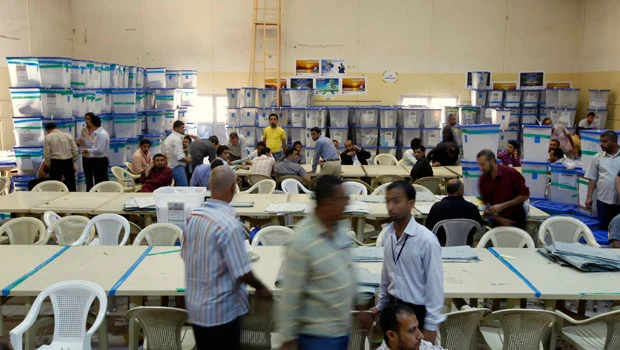 Iraq PM Maliki leads Baghdad, a big election prize