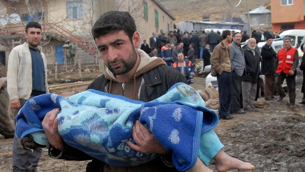 Survivors shiver in Turkey after quake kills 51