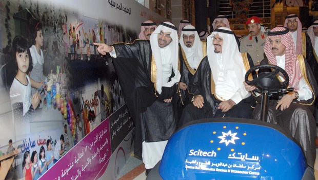 Sultan donates SR80 million for educational projects