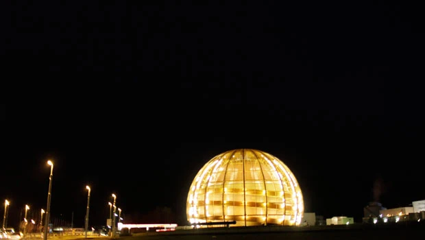 Geneva atom smasher sets collision record