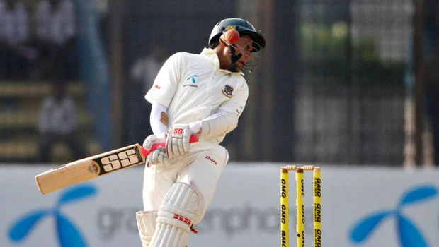 Zunaed, Rahim keep England waiting