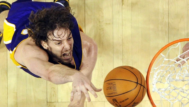 Gasol leads Lakers to 109-101 win over Rockets