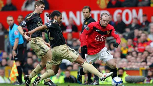 Soccer-Man United see off Liverpool to return to summit