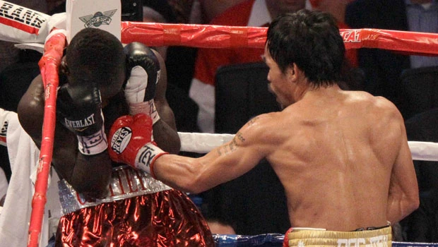 Pacquiao dominates Clottey; retains welterweight title
