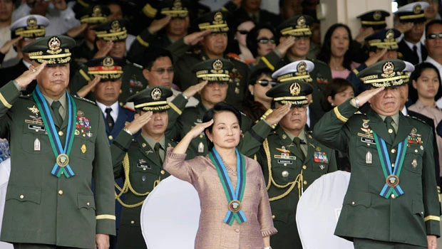 Philippines' Arroyo vows smooth power transition