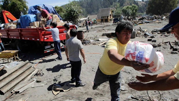 Chile wants loans, scours for quake survivors