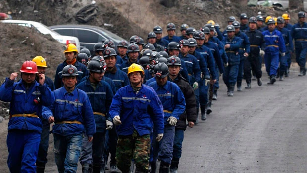 Race on to rescue 153 trapped Chinese coal miners