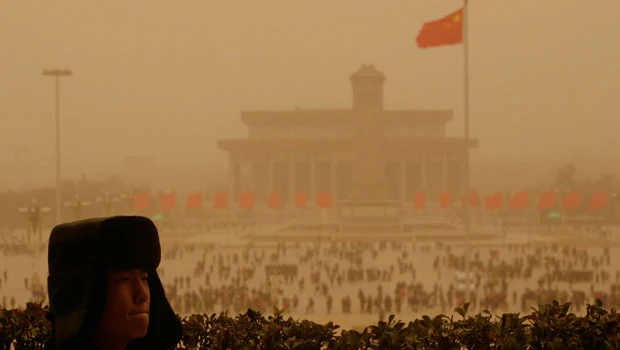 Year's biggest sandstorm turns Beijing sky orange