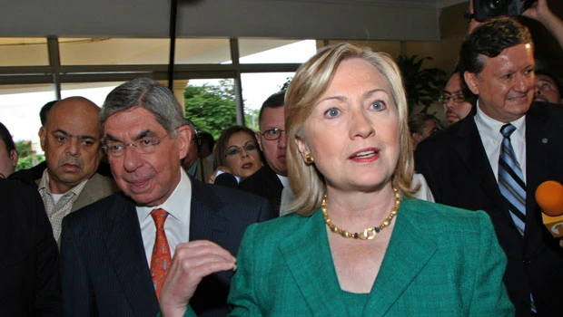 Clinton urges reform in Latin American nations