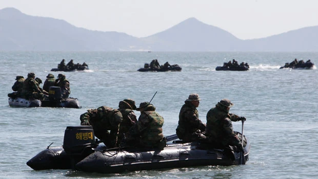 Angry families visit site of sunken SKorean ship