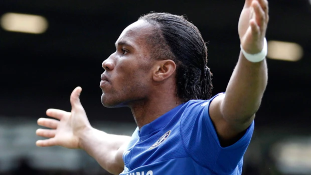 Drogba gives Chelsea crucial win at United
