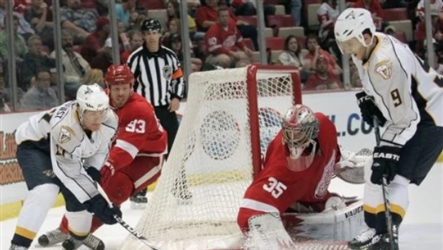 Predators clip Wings to clinch playoff spot