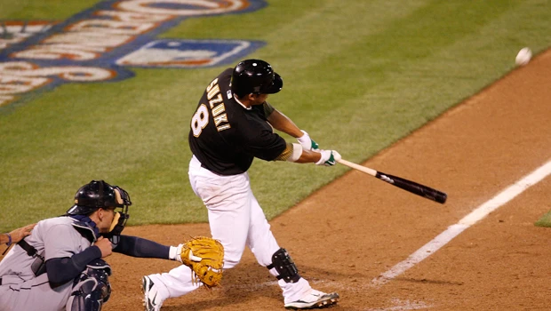 Suzuki hits winner as A's down Mariners