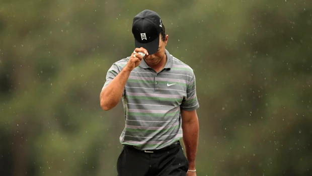 Woods makes 2 eagles in rousing Masters return