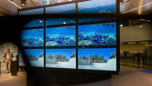 Samsung launches home 3D television